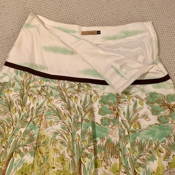 Unique Printed Skirt - Picture 2 of 9